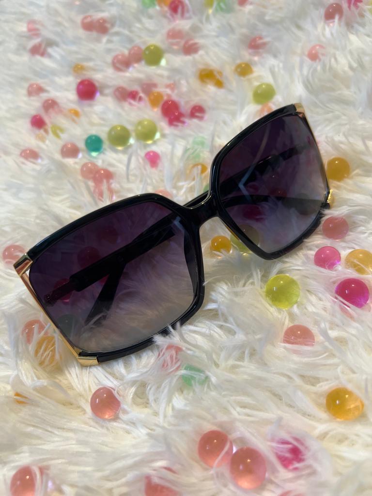 Dress U Up Oversize Black Ladies Sunglass - Image 4